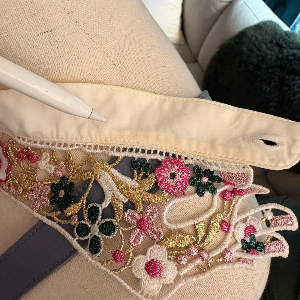 Embroidered collar - Picture 8 of 9